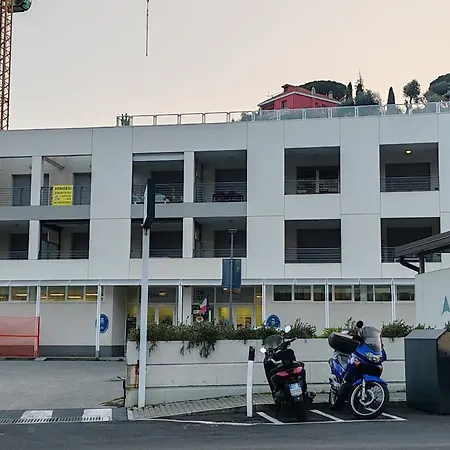 Semesterbostad Laperlablu *